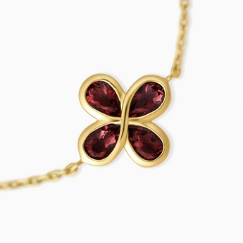 18KT Yellow Gold Vermeil Four Leaf Clover Garnet Bracelet Fortune Wish Detail View