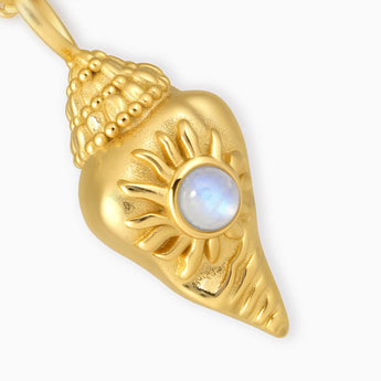 18KT Yellow Gold Vermeil Round Moonstone Sun Conch Necklace - Tidal Glow Detail View