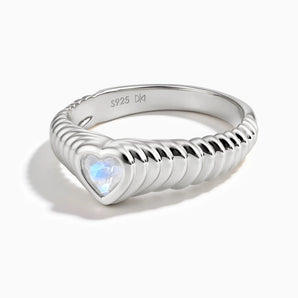 925 Sterling Silver Heart Moonstone Fluted Ring - Coeur Fold Front View