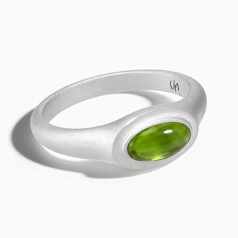 925 Sterling Silver Oval Peridot Sandblasted Ring - The Horizon Front View