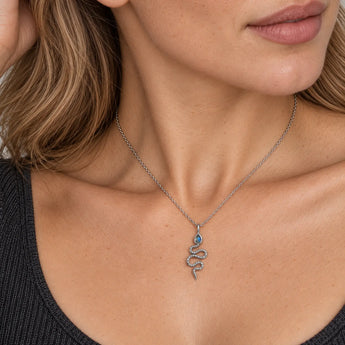 925 Sterling Silver Pear Labradorite Serpent Pendant Necklace Meander Model Shot Close Up