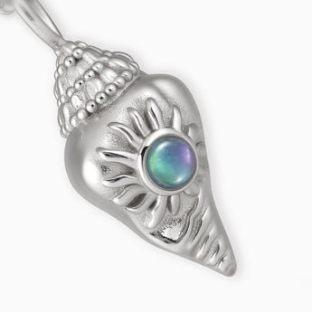 925 Sterling Silver Round Alexandrite Sun Conch Necklace - Tidal Glow Detail View