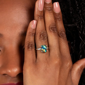 Raw Labradorite Ring - Freeform 925 Sterling Silver Model Shot