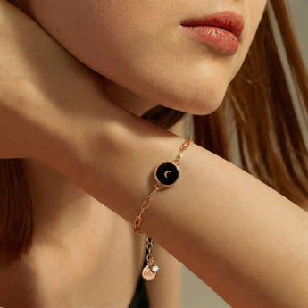 Round Black Onyx Paperclip Bracelet - Solo Moon 18KT Rose Gold Vermeil Model Shot