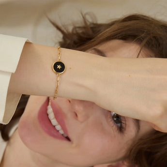 Round Black Onyx Paperclip Bracelet - Solo Star 18KT Yellow Gold Vermeil  Model Shot
